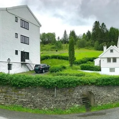 Lilandtunet 4*