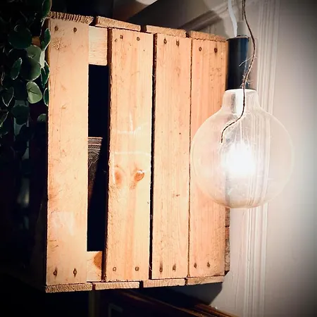 ليلاندتونيت يستيفيري بيت ضيافة